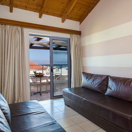 Isida Hotel Agia Marina Екстериор снимка