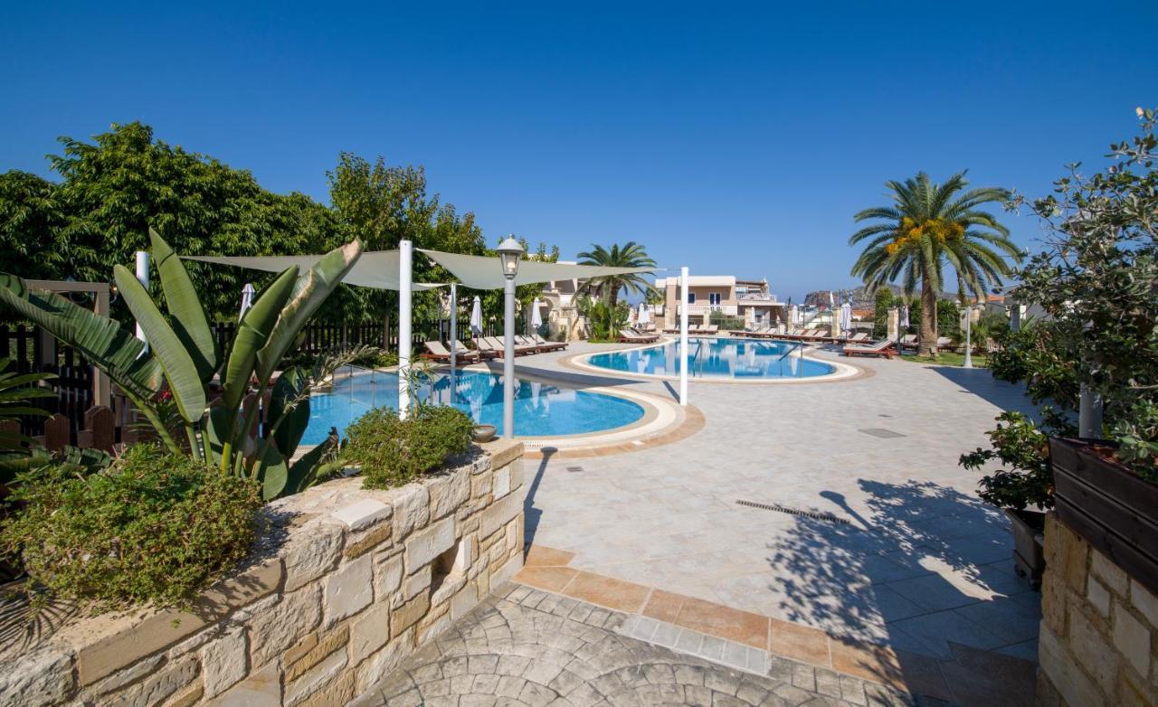 Isida Hotel Agia Marina Екстериор снимка
