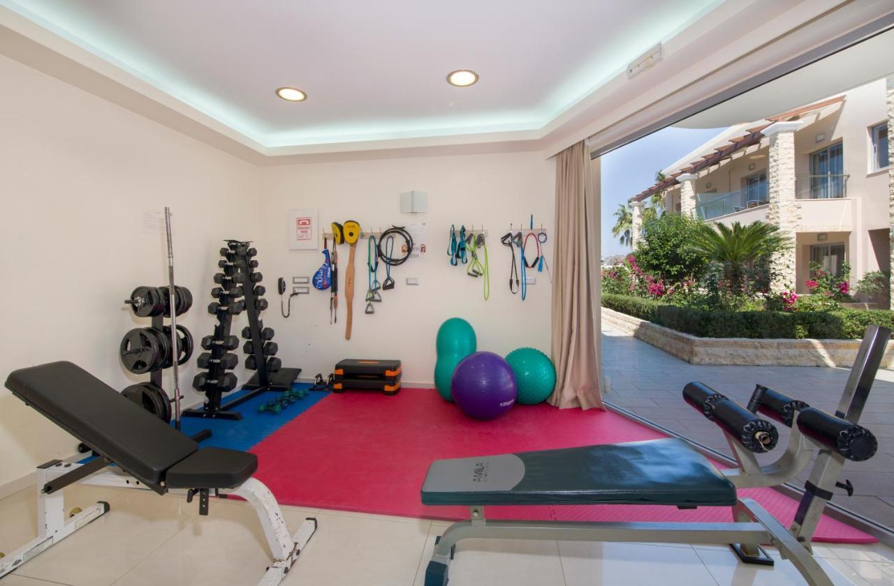 Isida Hotel Agia Marina Екстериор снимка