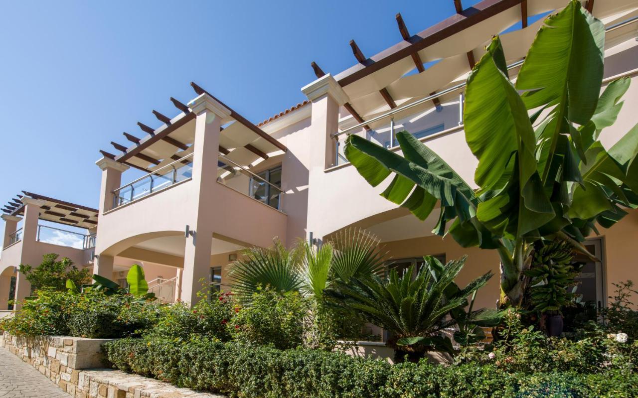 Isida Hotel Agia Marina Екстериор снимка
