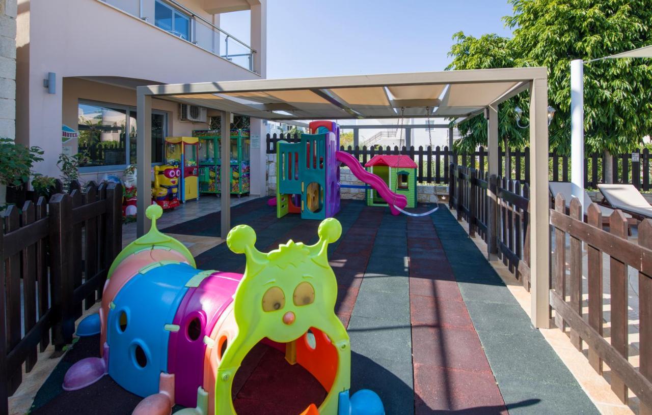 Isida Hotel Agia Marina Екстериор снимка