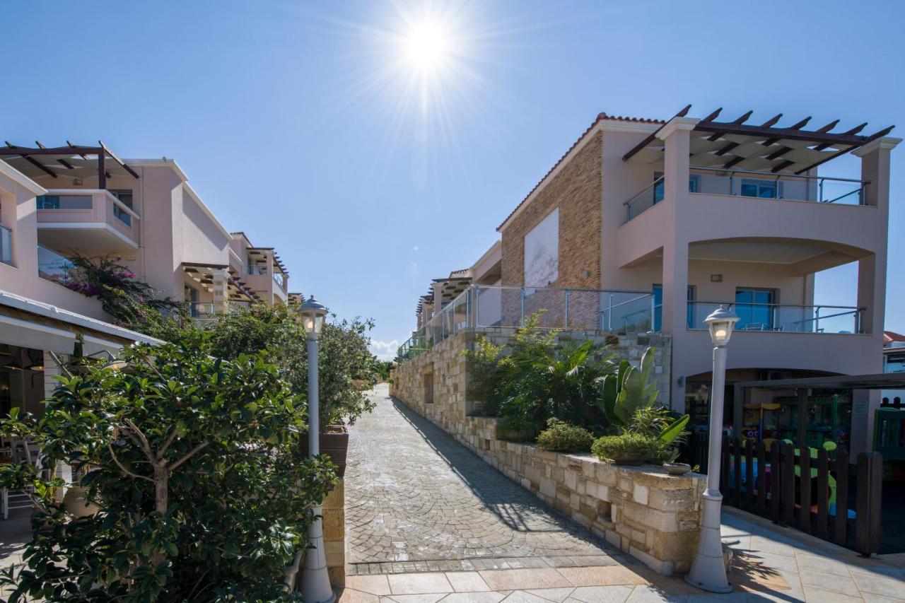 Isida Hotel Agia Marina Екстериор снимка