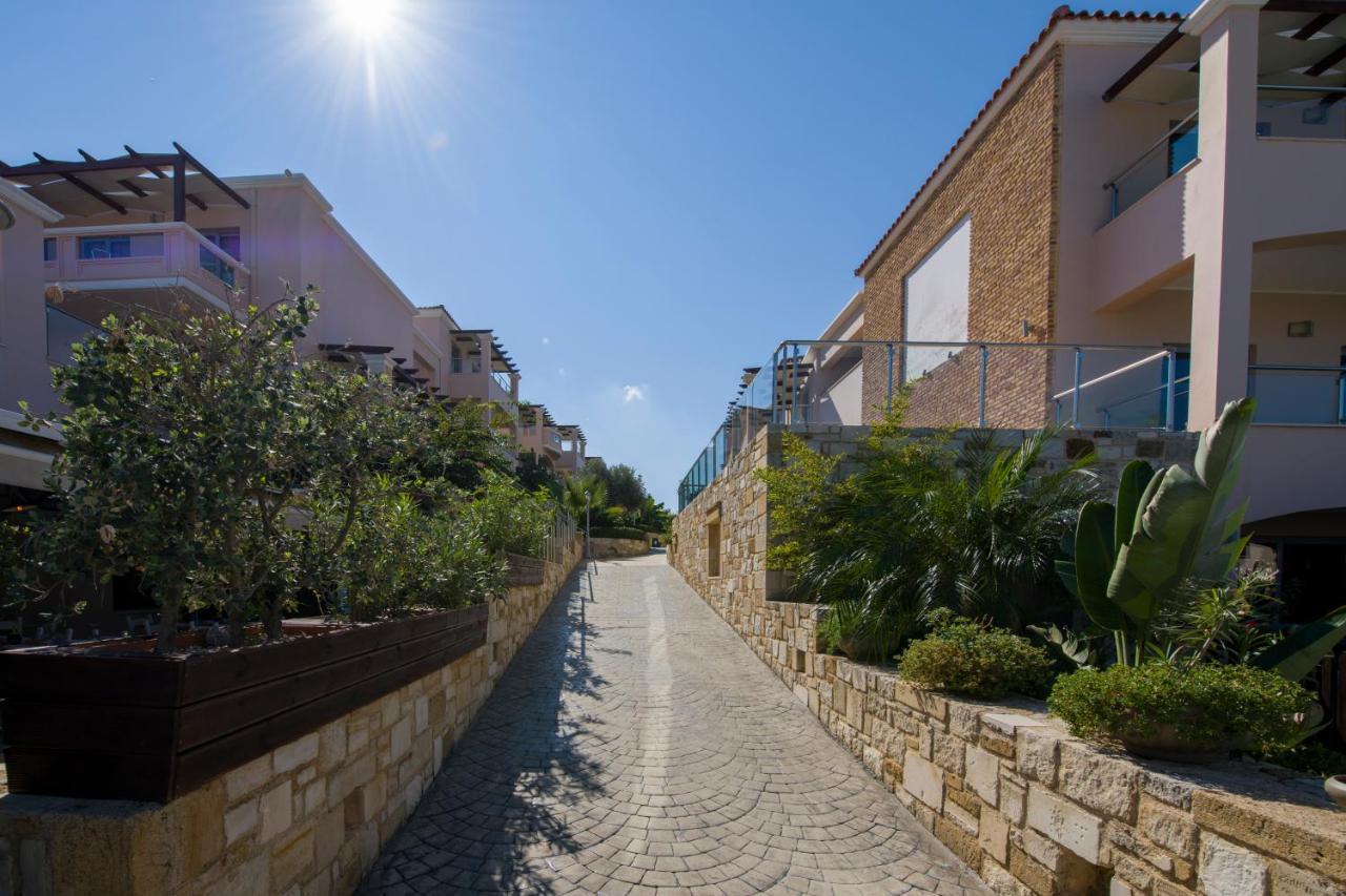 Isida Hotel Agia Marina Екстериор снимка