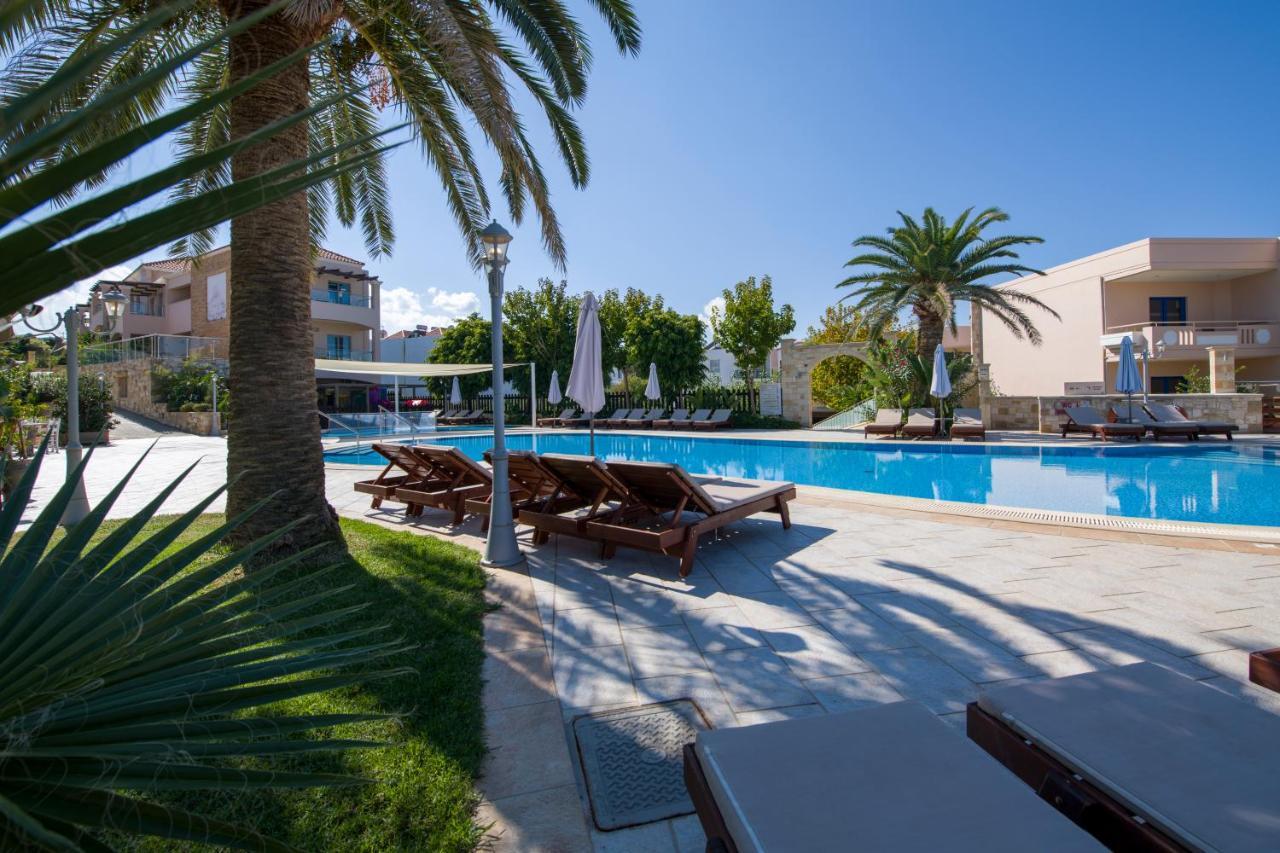 Isida Hotel Agia Marina Екстериор снимка