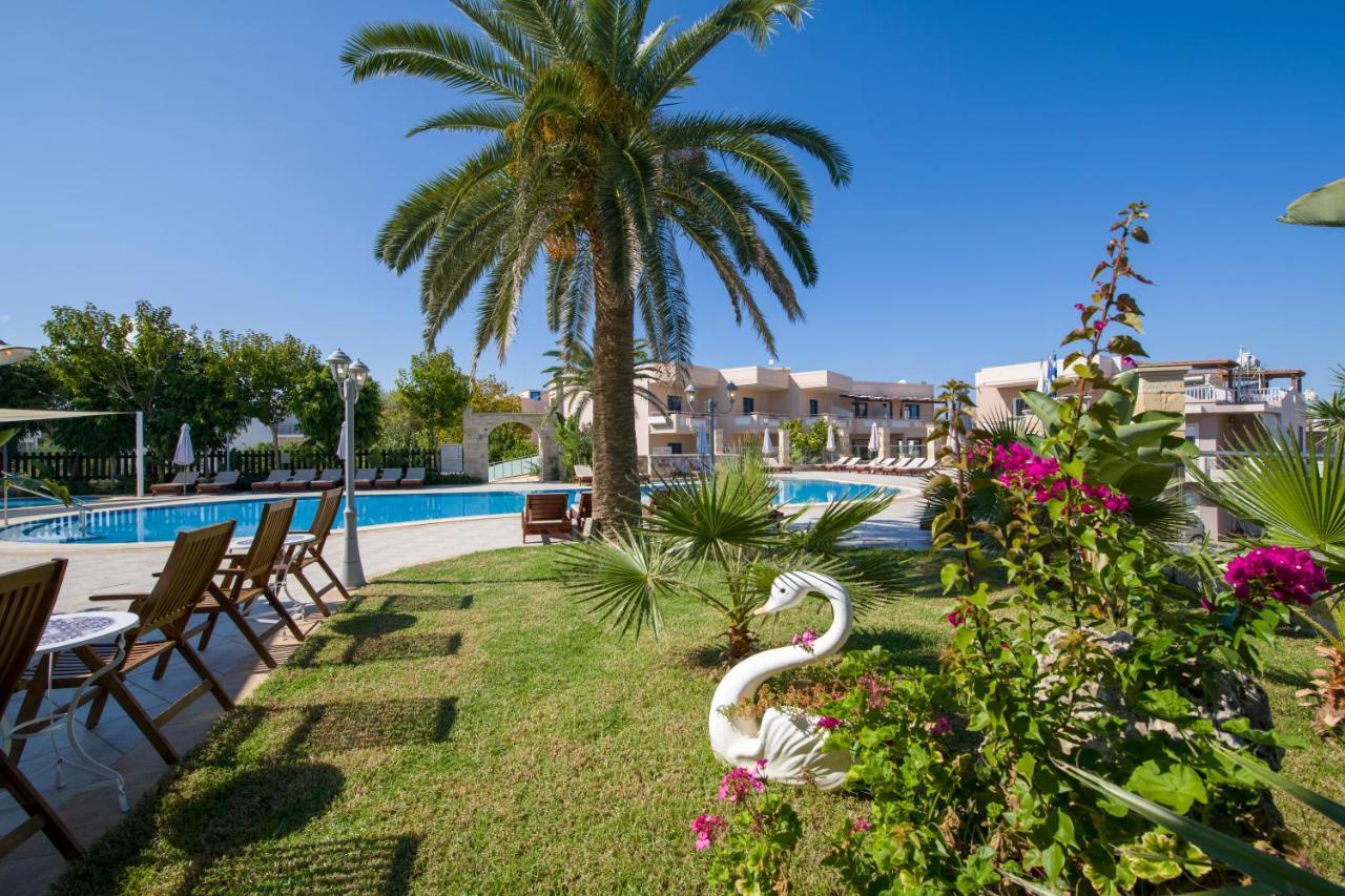 Isida Hotel Agia Marina Екстериор снимка