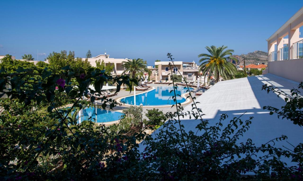 Isida Hotel Agia Marina Екстериор снимка