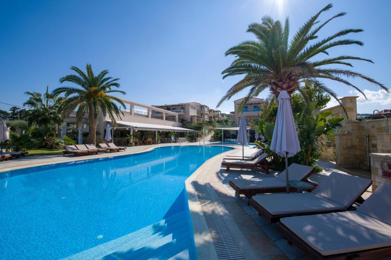 Isida Hotel Agia Marina Екстериор снимка