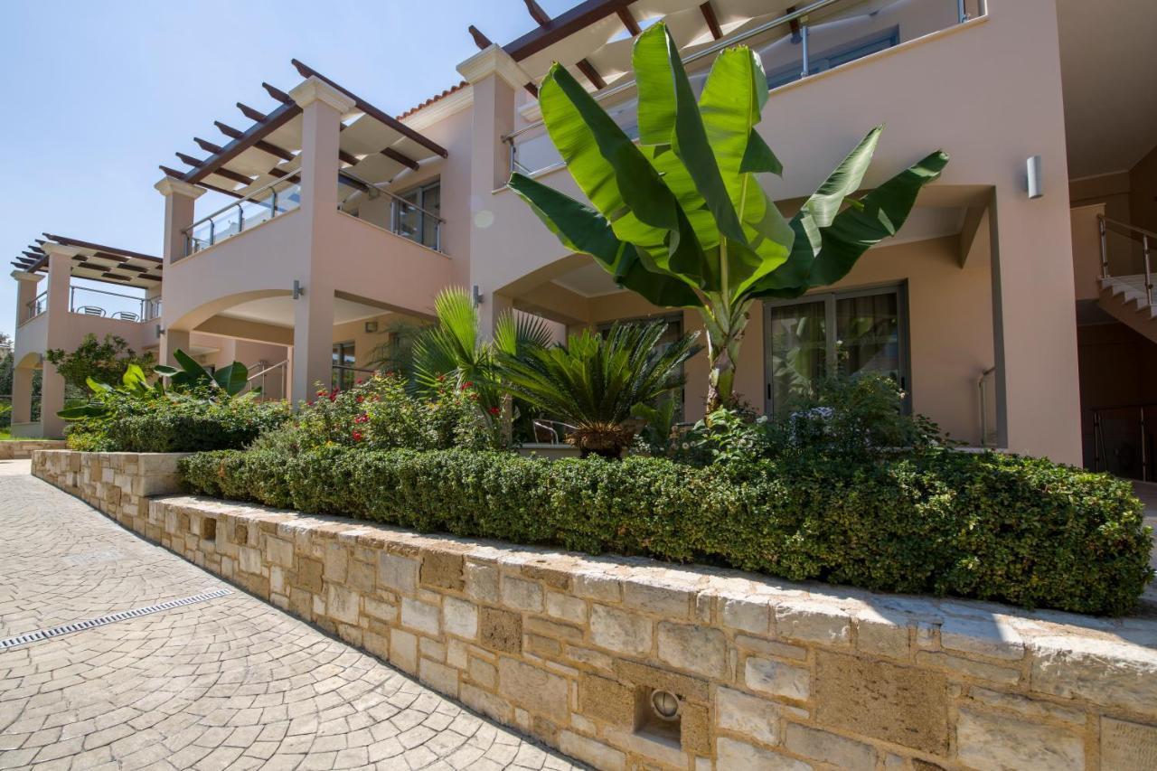 Isida Hotel Agia Marina Екстериор снимка