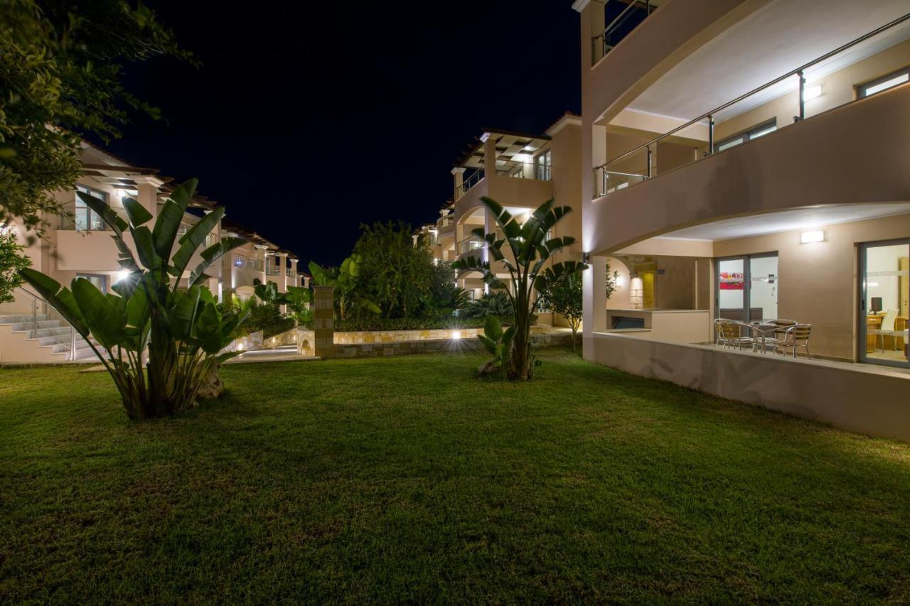 Isida Hotel Agia Marina Екстериор снимка