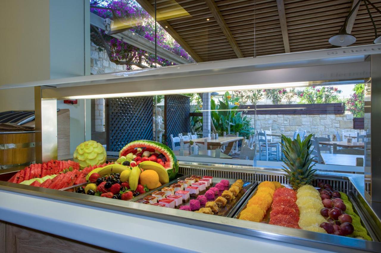Isida Hotel Agia Marina Екстериор снимка
