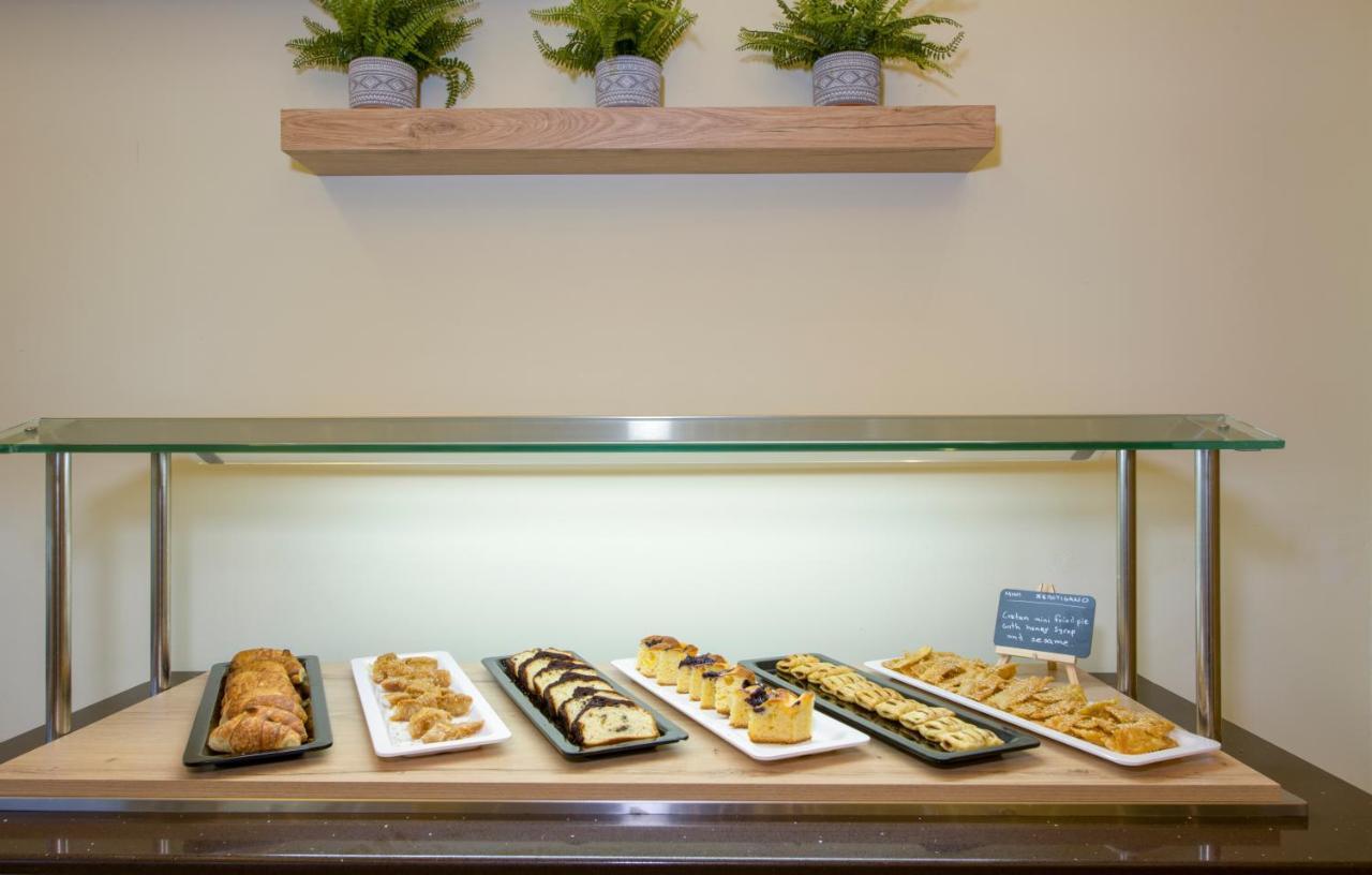 Isida Hotel Agia Marina Екстериор снимка