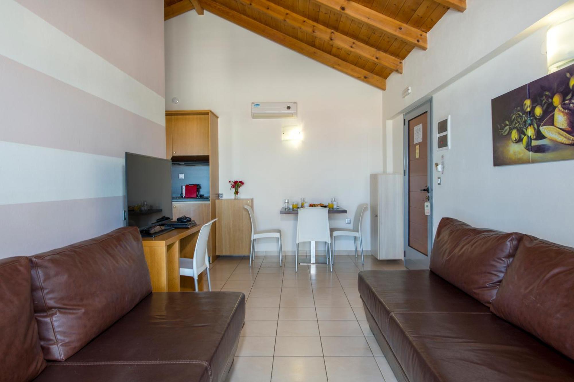 Isida Hotel Agia Marina Екстериор снимка