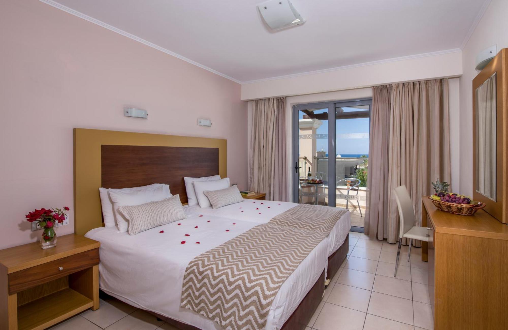 Isida Hotel Agia Marina Екстериор снимка